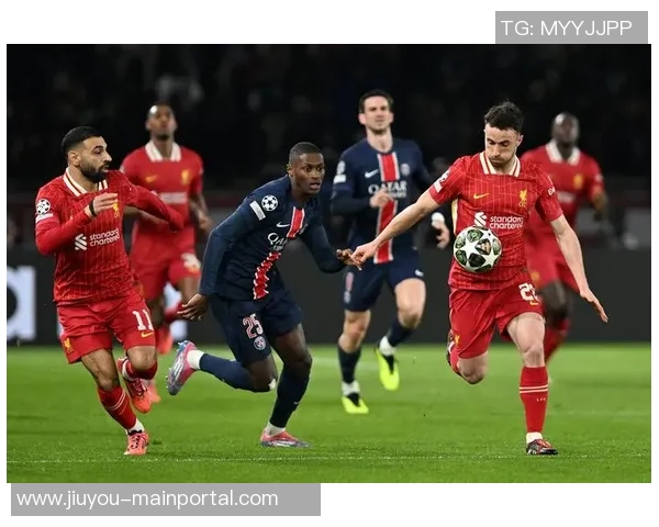 意甲激战尤文图斯与巴黎圣日耳曼战成平局帽子戏法引发全场热潮