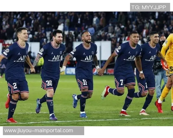 意甲激战：尤文图斯大胜巴黎圣日耳曼红牌事件引发全场热议与数据分析