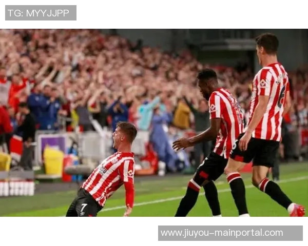 欧冠经典对决利物浦与切尔西激战成平局历史冷门再现引发全场狂欢 欧冠经典对决利物浦与切尔西激战成平局历史冷门再现引发全场狂欢