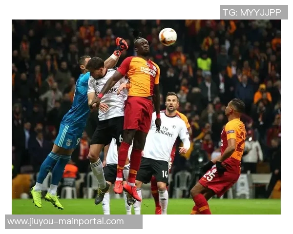 中超激战AC米兰与本菲卡战成平局帽子戏法引发全场热烈反响 中超激战AC米兰与本菲卡战成平局帽子戏法引发全场热烈反响