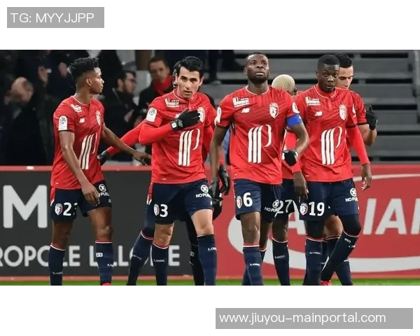 足总杯精彩对决：里昂与巴黎圣日耳曼战成平局十大进球瞬间回顾