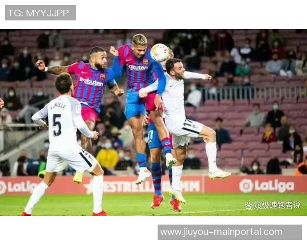 西甲激战：AC米兰与巴萨平局补时进球引发全场狂欢解析