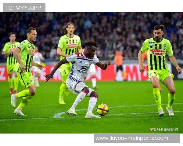 西甲精彩对决波尔图大胜里昂神扑瞬间引发全场狂欢战术解析 西甲精彩对决波尔图大胜里昂神扑瞬间引发全场狂欢战术解析